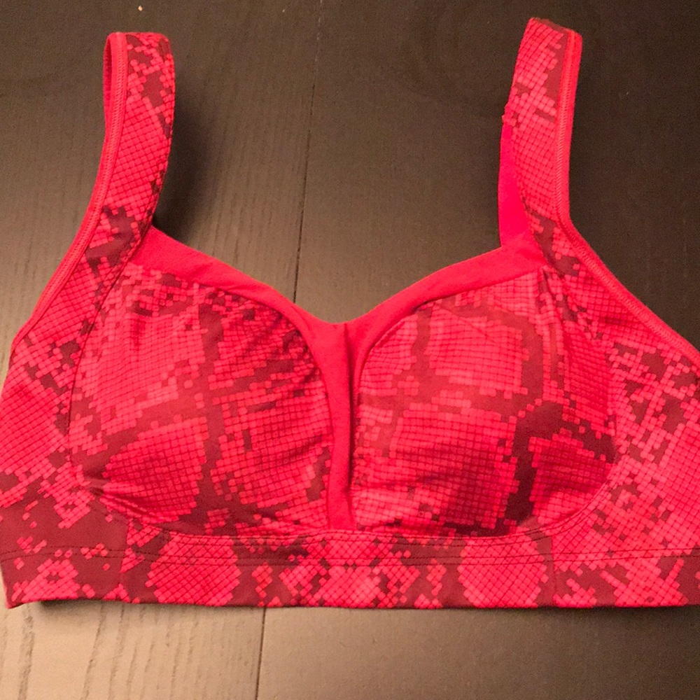 Lululemon tata tamer sports bra. Red print. Sz 36d